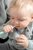 BRUSH-BABY BỘ 2 BÀN CHẢI ĐÁNH RĂNG GIAI ĐOẠN 1 VỚI LÔNG BÀN CHẢI MỀM MẠI DỊU NHẸ CHO BÉ (0 - 18 THÁNG)