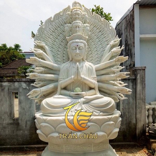 Phật Bà Quan Âm Nghìn Mắt Nghìn Tay Đặt ở Chùa Đà Nẵng