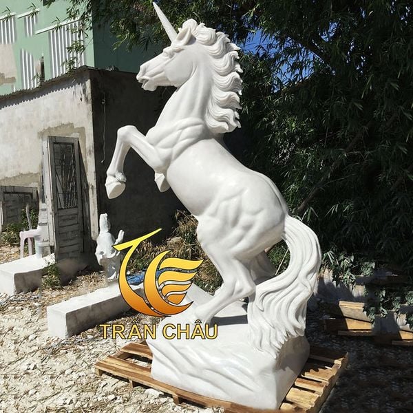 Kỳ Lân Phương Tây Mang Dáng Dấp Của Một Con Chiến Mã