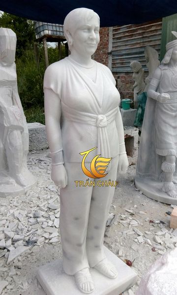 Dự Án Tượng Chân Dung Cụ Bà Tại Quảng Trị: Tượng Đá Trần Châu Thổi Hồn Vào Ký Ức 1. Kích thước tượng chân dung bao nhiêu là phù hợp?