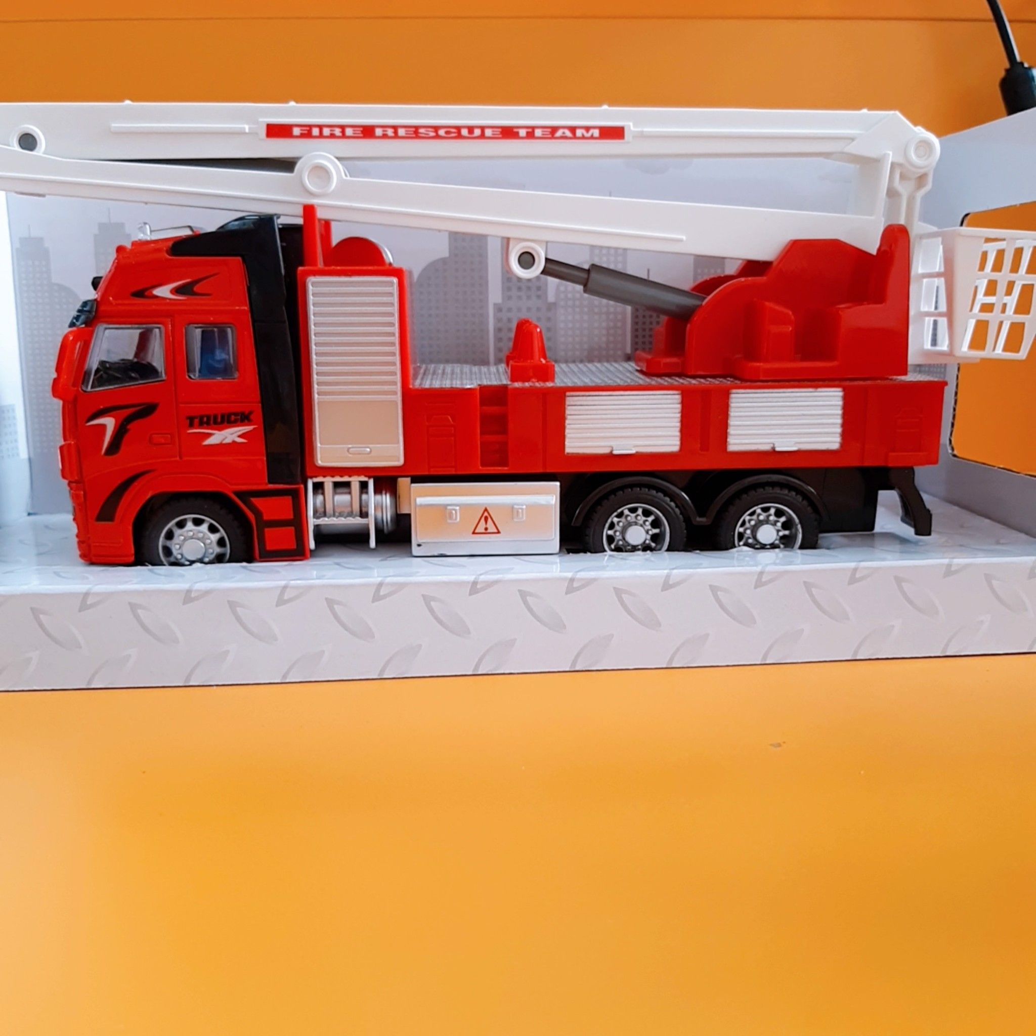  Đồ Chơi Bé Trai - Hộp Xe Cứu Hỏa Thang Sắt Pin Nút Nhạc Đèn 