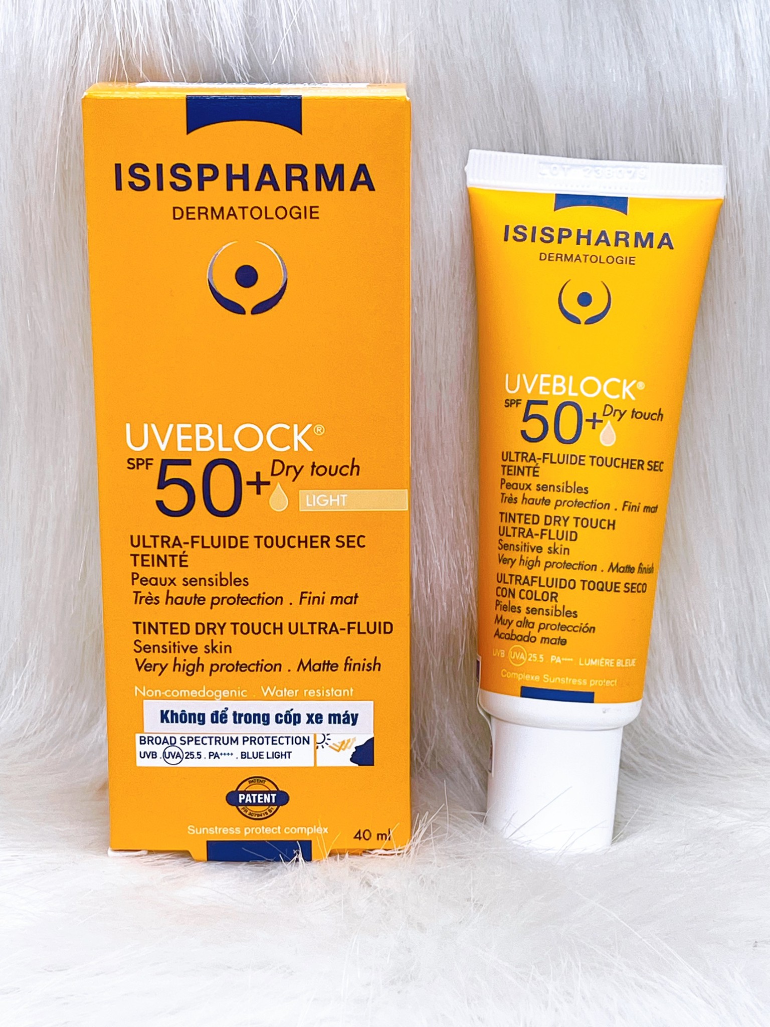ISISPHARMA UVEBLOCK SPF50 DRY TOUCH LIGHT TINT (Kem chống nắng cho da nhờn, nhạy cảm có màu)