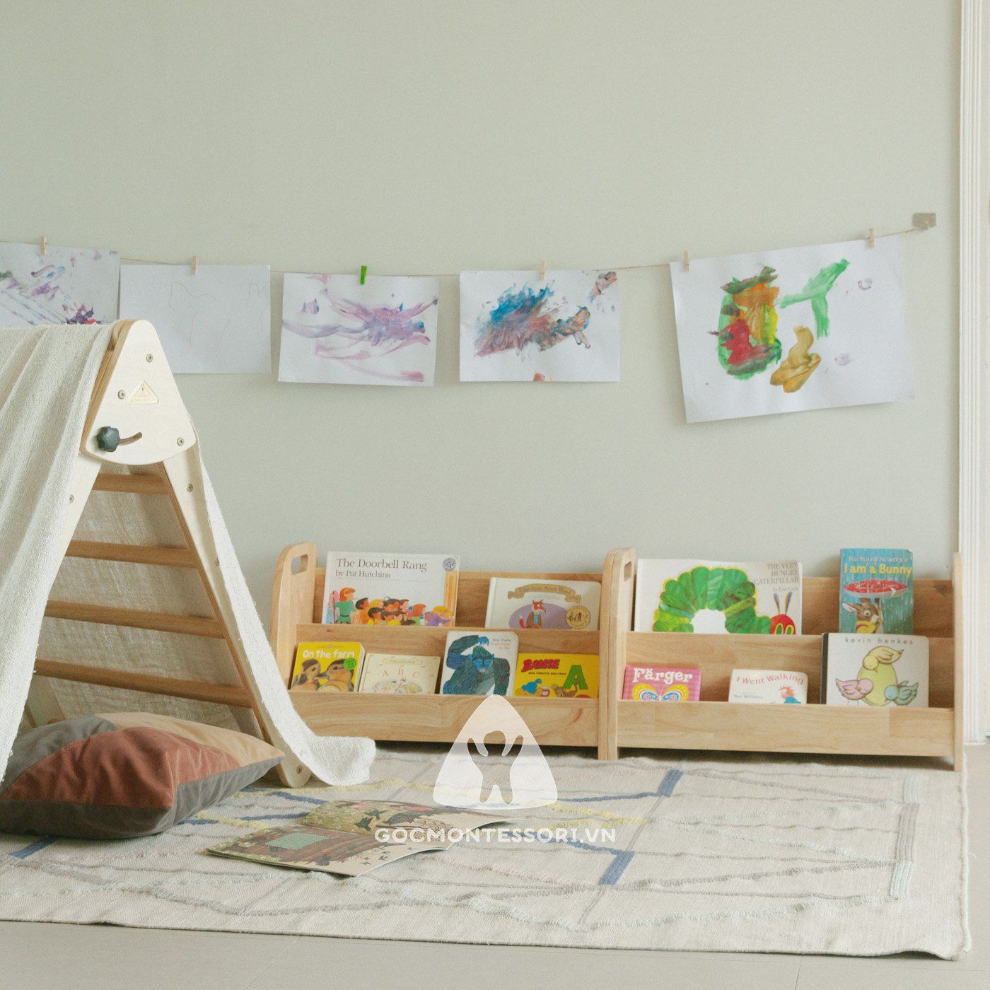  Montessori Bookshelf 