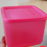  Hộp BQTP Tupperware Medium Square Round 1L( màu ngẫu nhiên- hồng - vàng) 