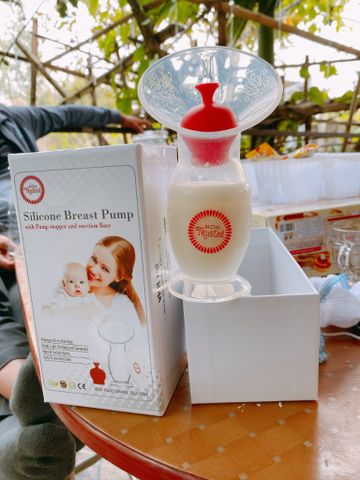 Cốc hứng sữa Silicone thương hiệu Mom Trusted