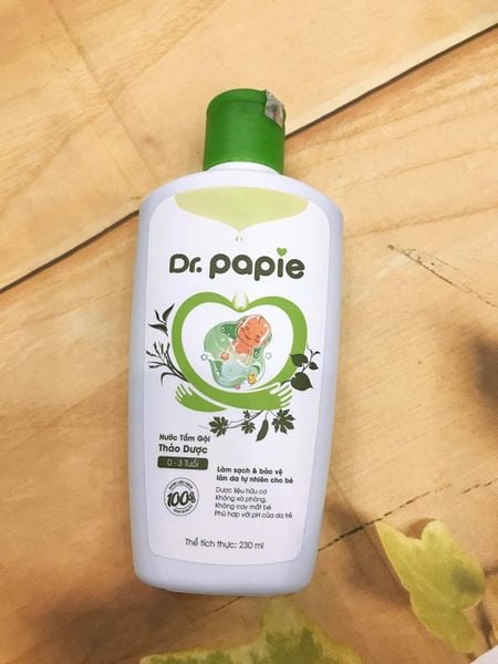 Nước tắm gội thảo dược phòng cảm lạnh Dr.Papie 230ml