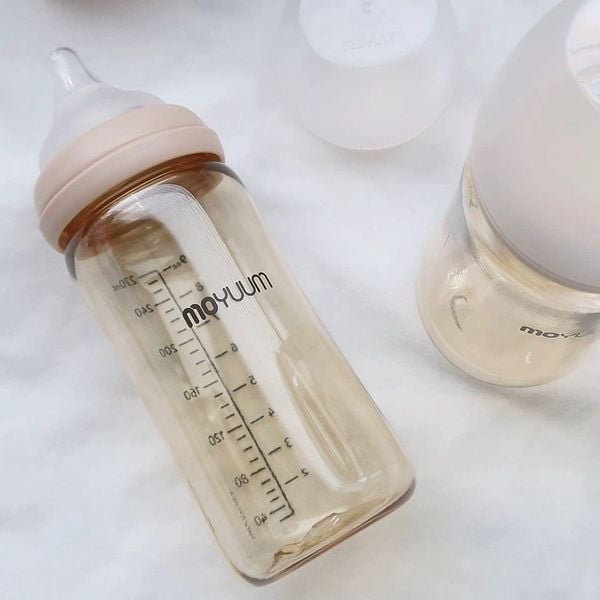 Bình sữa Moyuum trơn basic 270ml