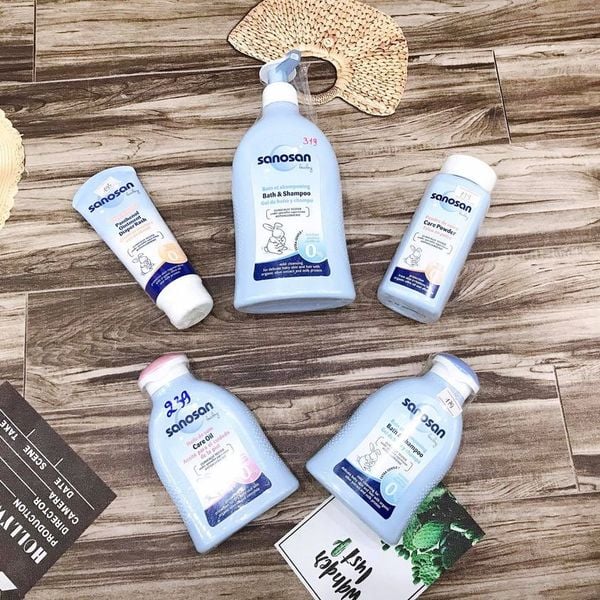 Sữa tắm gội dịu nhẹ Sanosan chiết xuất olive hữu cơ