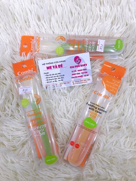 Thìa ăn Combi  kèm hộp