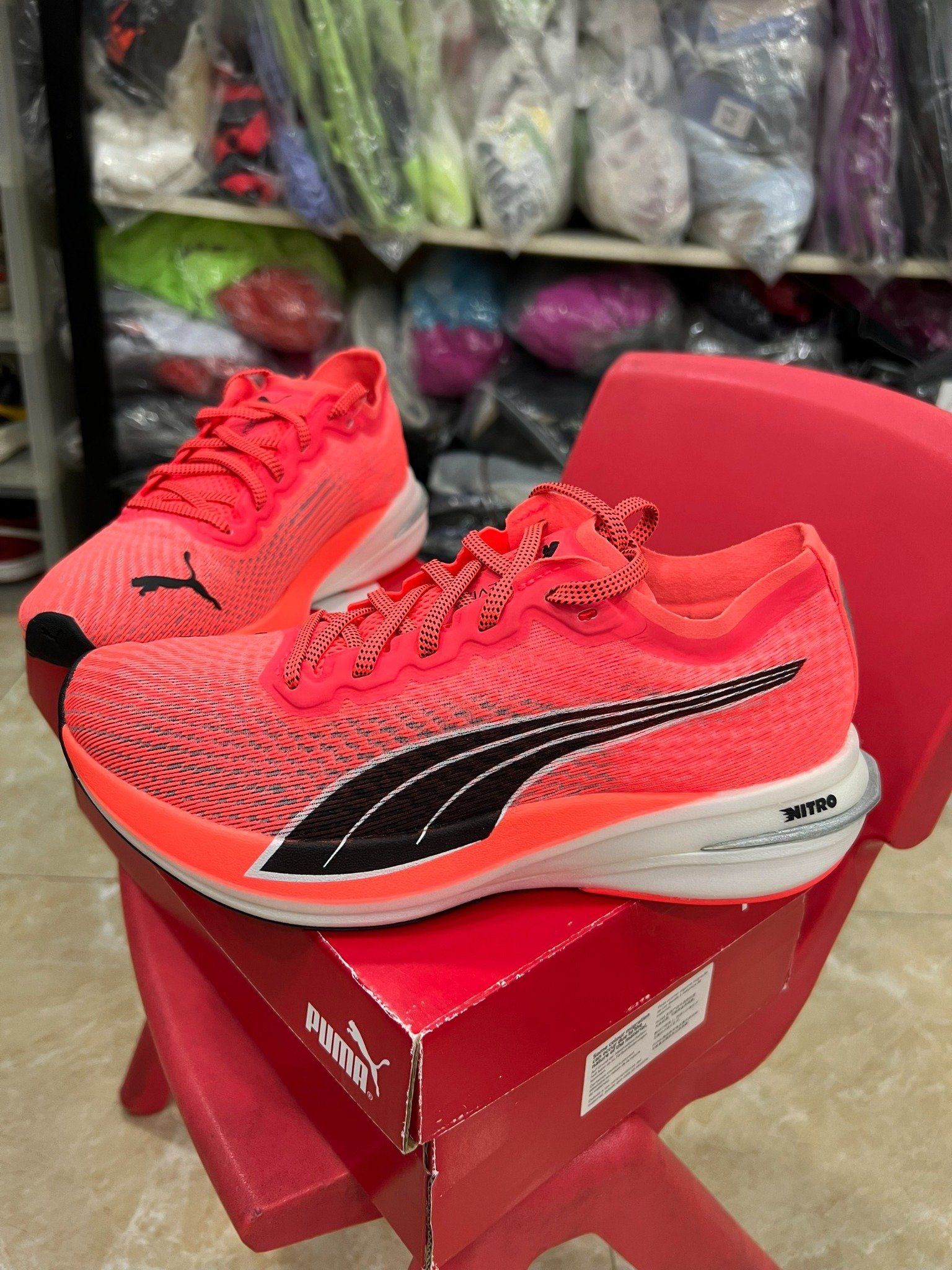 Giày chạy bộ Deviate Nitro Wns cam đế đen