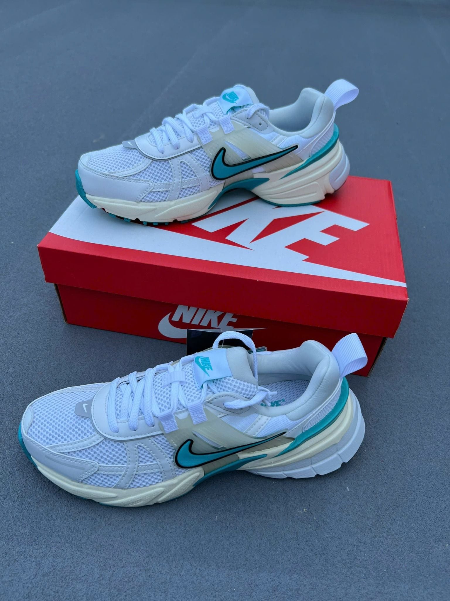 Giày Nike V2K Run - FD0736 105