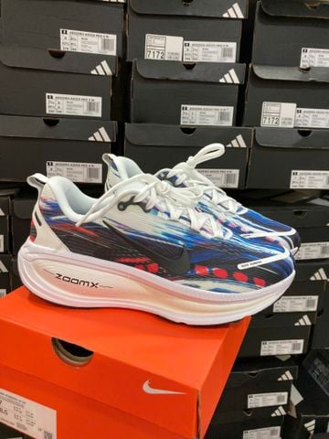 Giày Chạy Bộ Nike Vomero 18- IB8164 999 