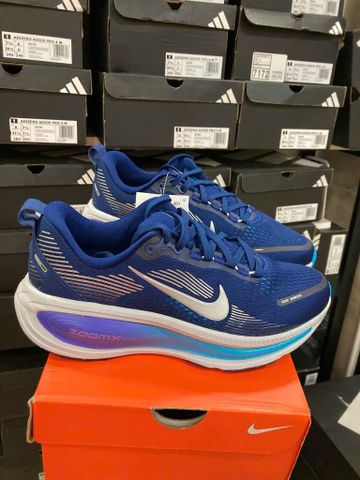  Giày Chạy Bộ Nike Vomero 18 - HM6803 401 