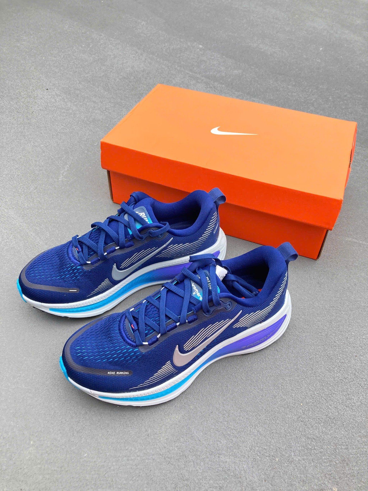 Giày Chạy Bộ Nike Vomero 18 - HM6803 401