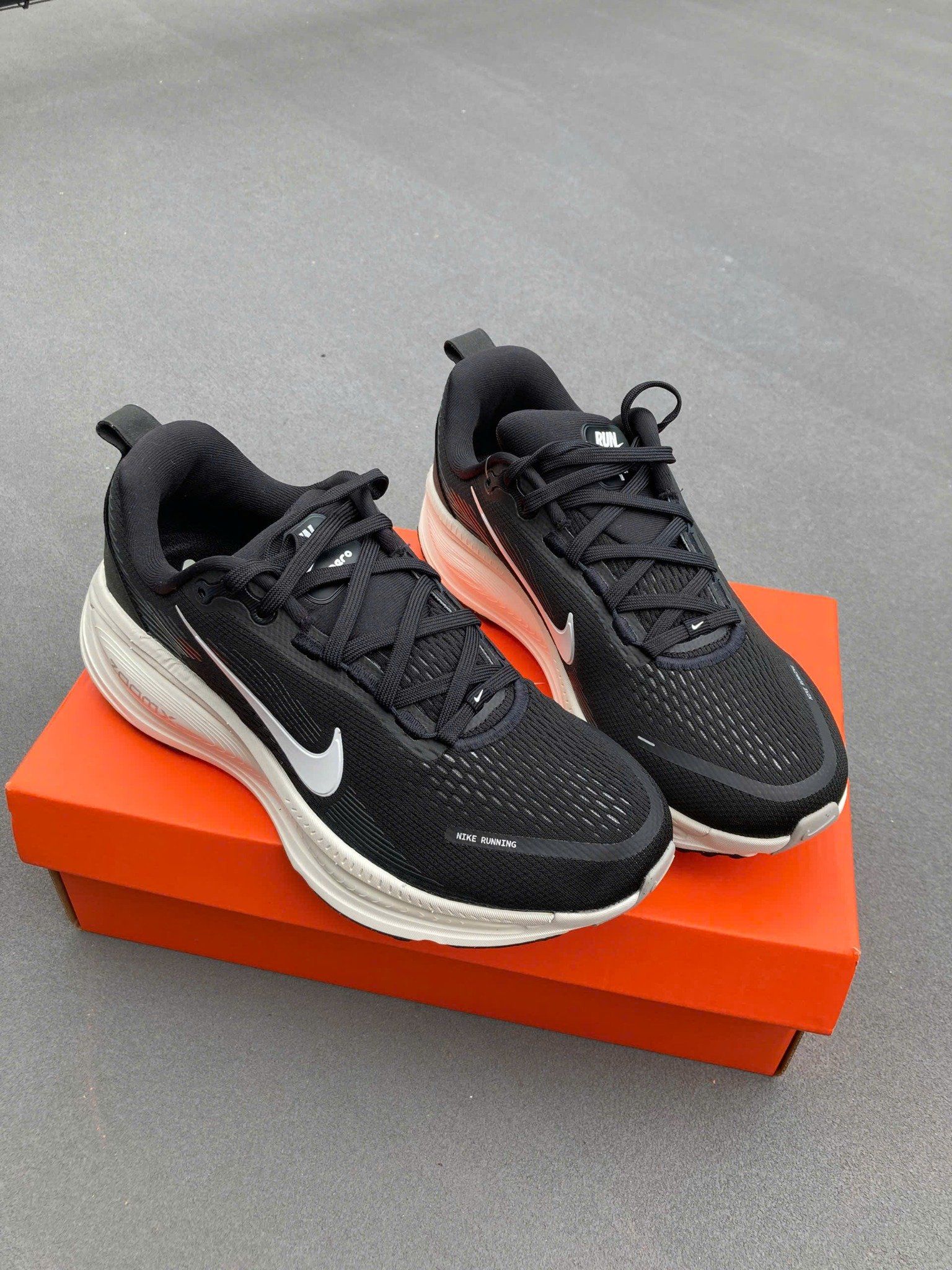 Giày Chạy Bộ Nike Vomero 18 - HM6803 007