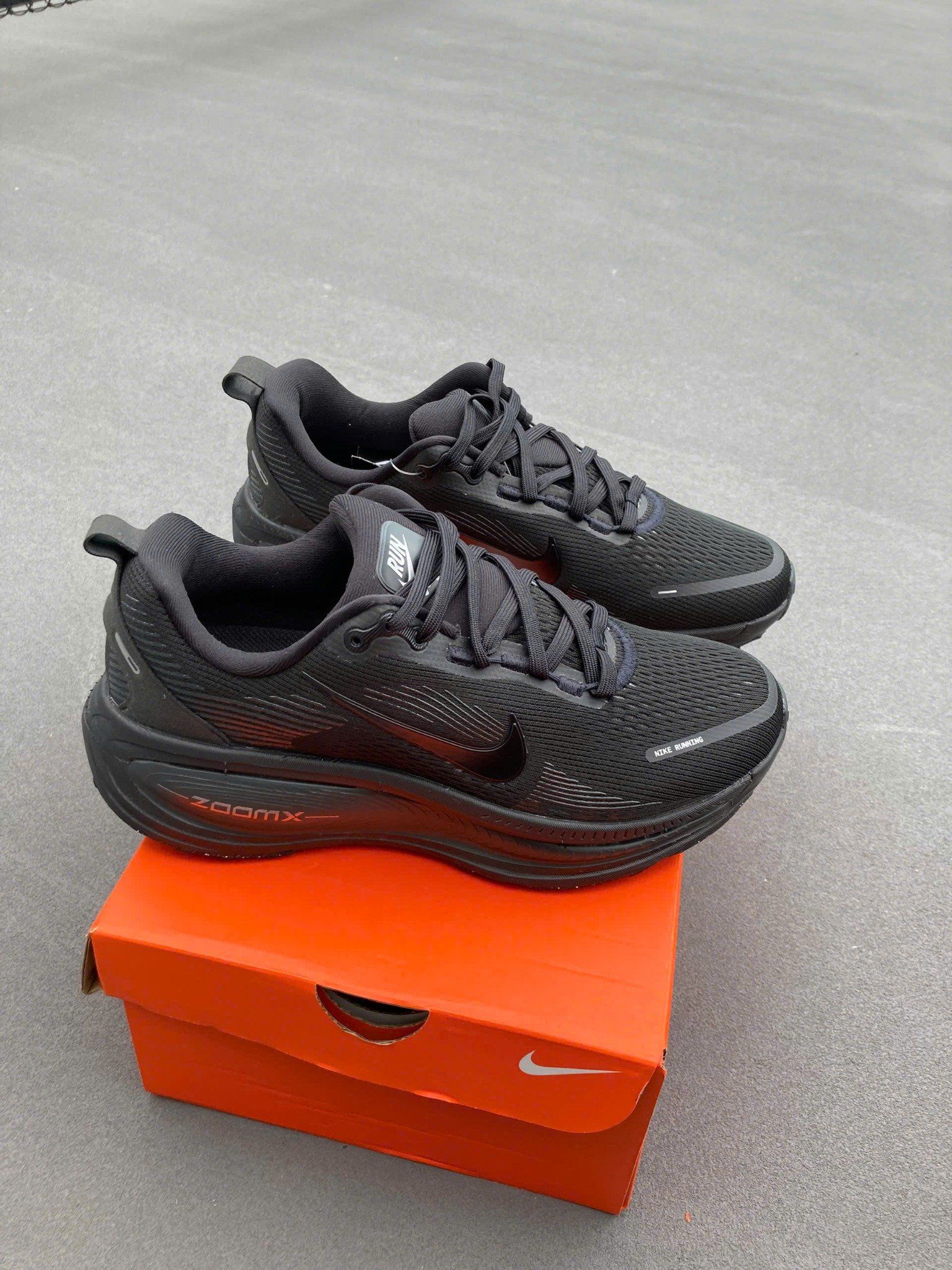 Giày Chạy Bộ Nike Vomero 18 Black - HM6803 005
