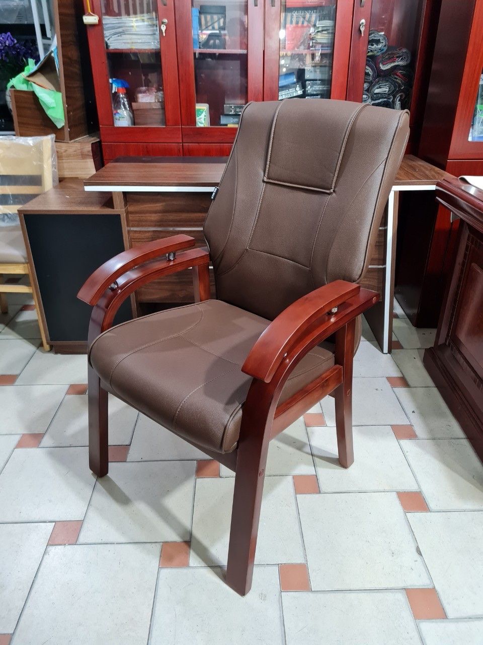 Ghế gỗ làm việc da nâu cao cấp 06GH – Nội thất Minh Nguyệt 691 La Thành, HN - 081 605 2299 Ghế Gỗ Làm Việc Da Nâu Cao Cấp 06Gh – Nội Thất Minh Nguyệt 691 La Thành, Hn - 081 605 2299