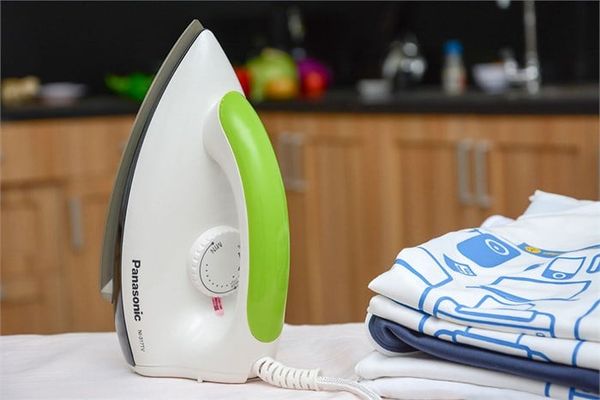 Bàn ủi khô Panasonic NI-317TXRA