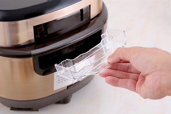 Nồi cơm cao tần BlueStone 1.5 Lít RCB-5988