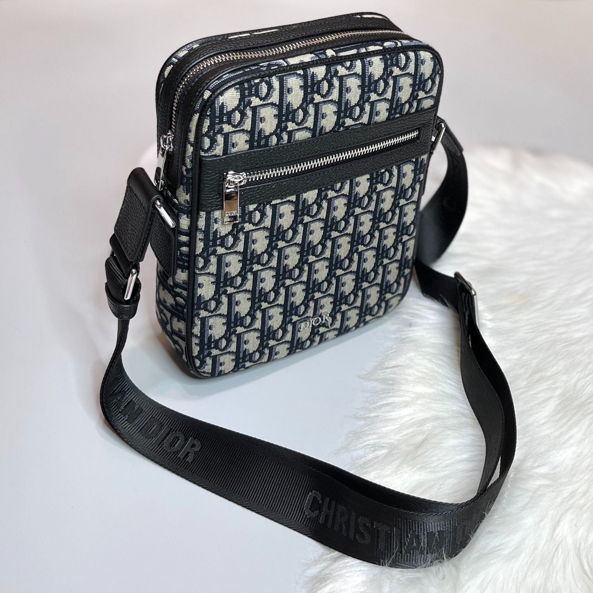 Mua Túi Đeo Chéo Nam Dior Pouch With Strap Black CD Diamond Canvas Màu Đen   Dior  Mua tại Vua Hàng Hiệu h089489