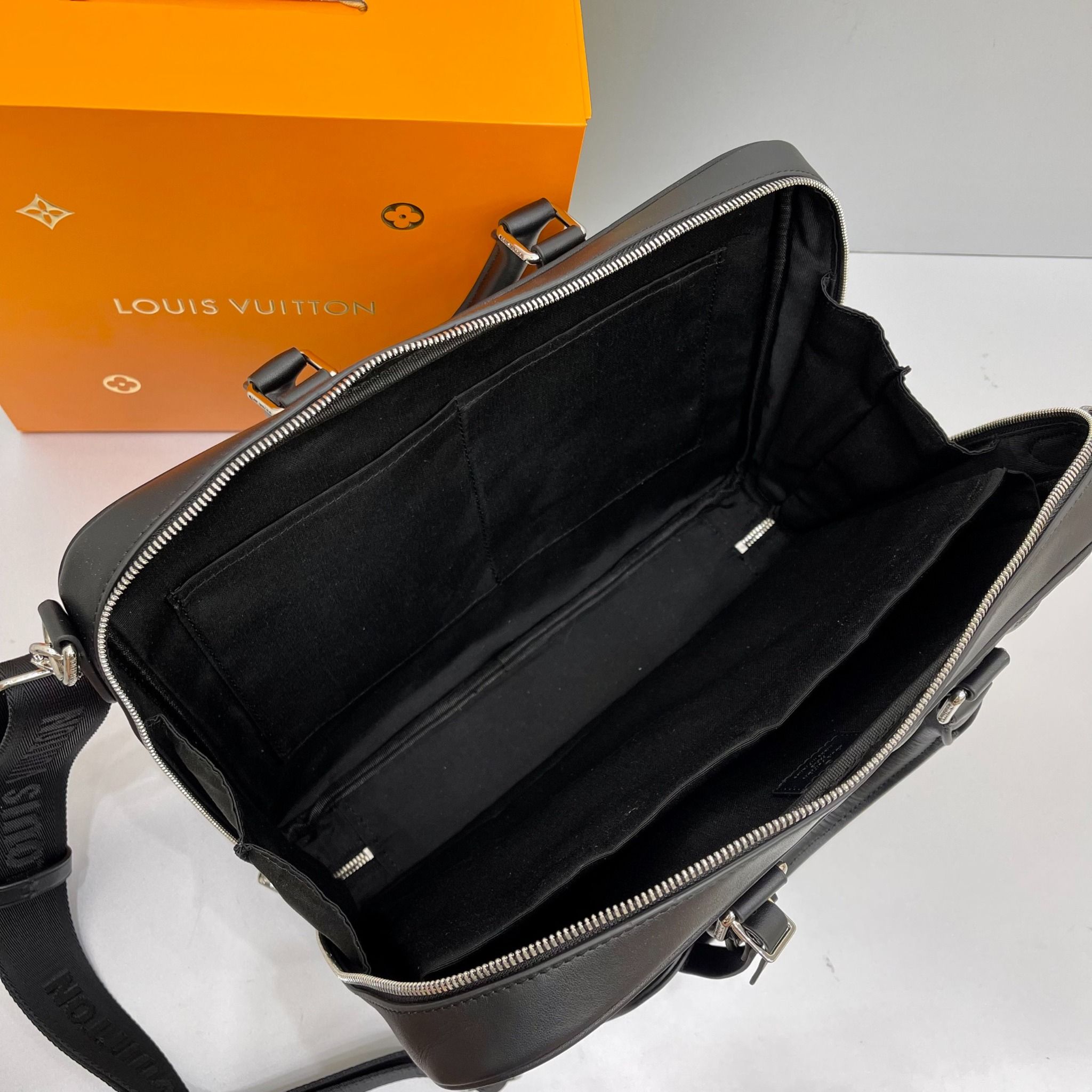 Túi Xách Công Sở - Túi Đựng Laptop Louis Vuitton - Nam - TCSTT65