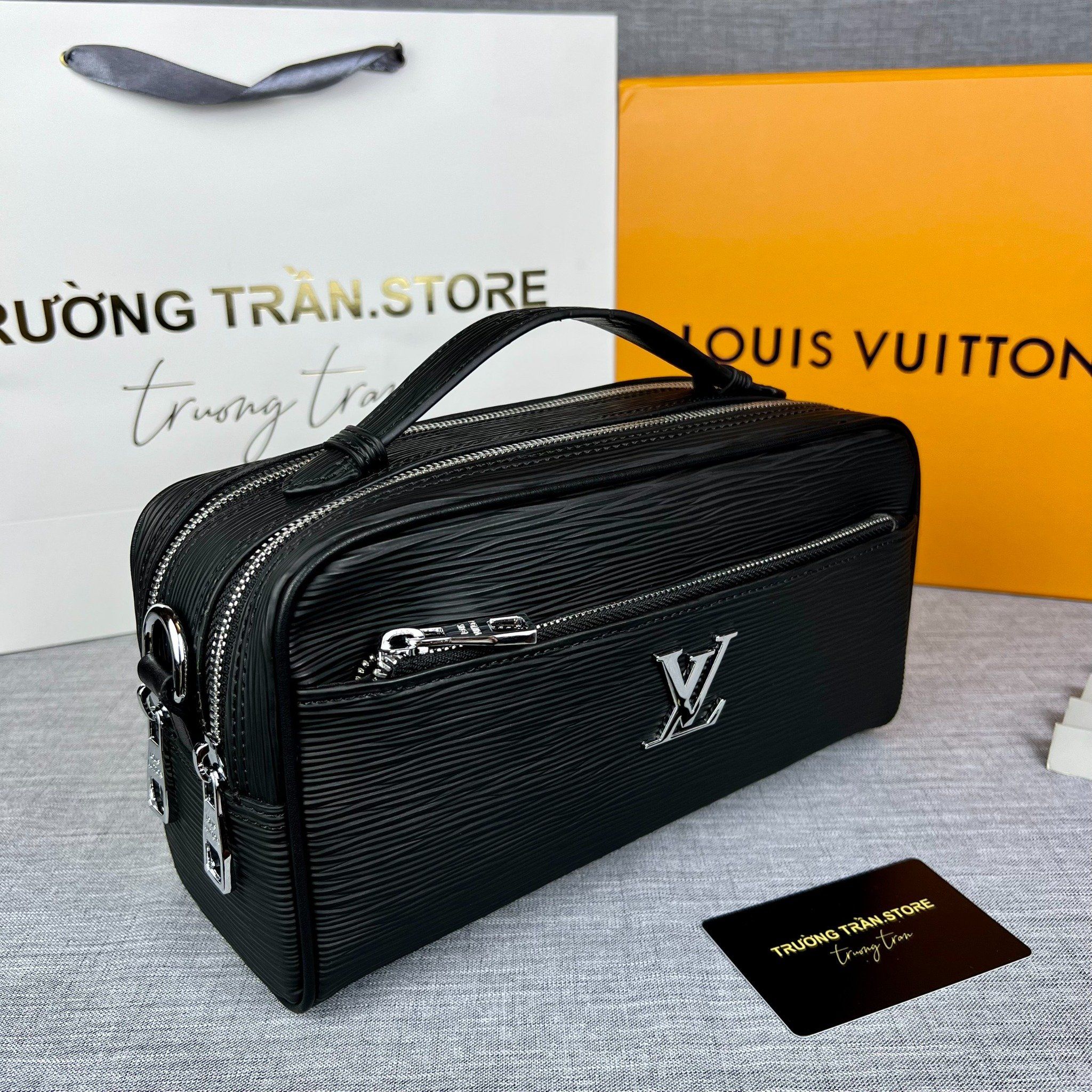 Ví cầm tay nam Louis Vuitton cũ mua ở Nhật có nhũng mẫu nào mới nhất năm nay