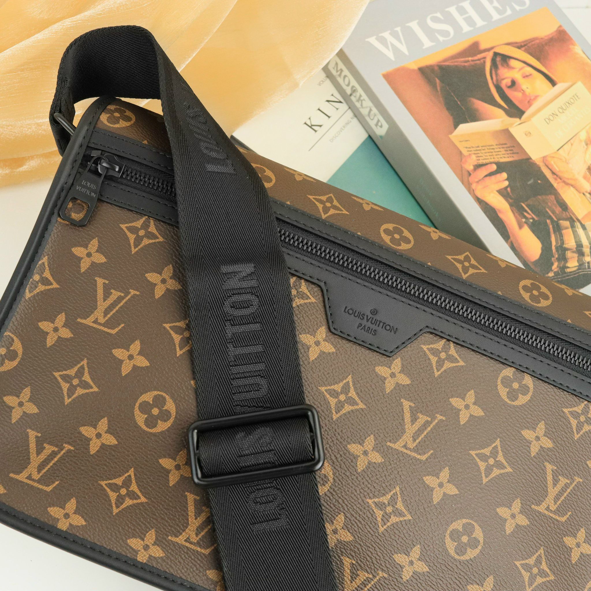 Túi Xách - Túi Đeo Chéo Louis Vuitton - Nam - TXTT236
