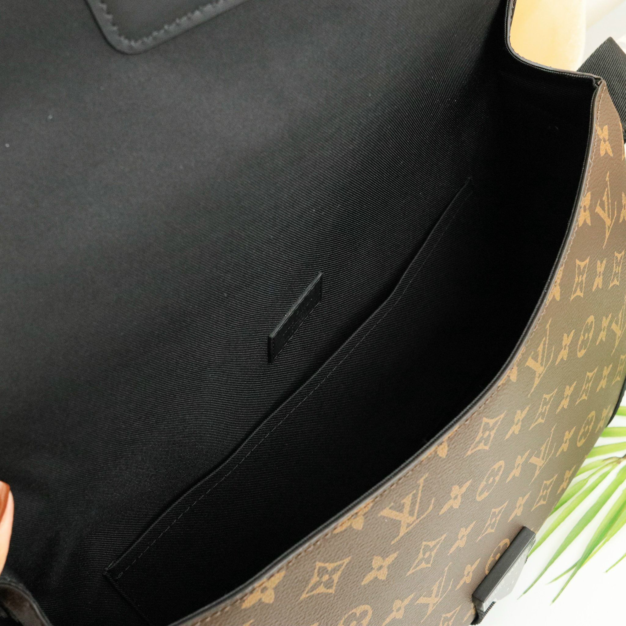 Túi Xách - Túi Đeo Chéo Louis Vuitton - Nam - TXTT236