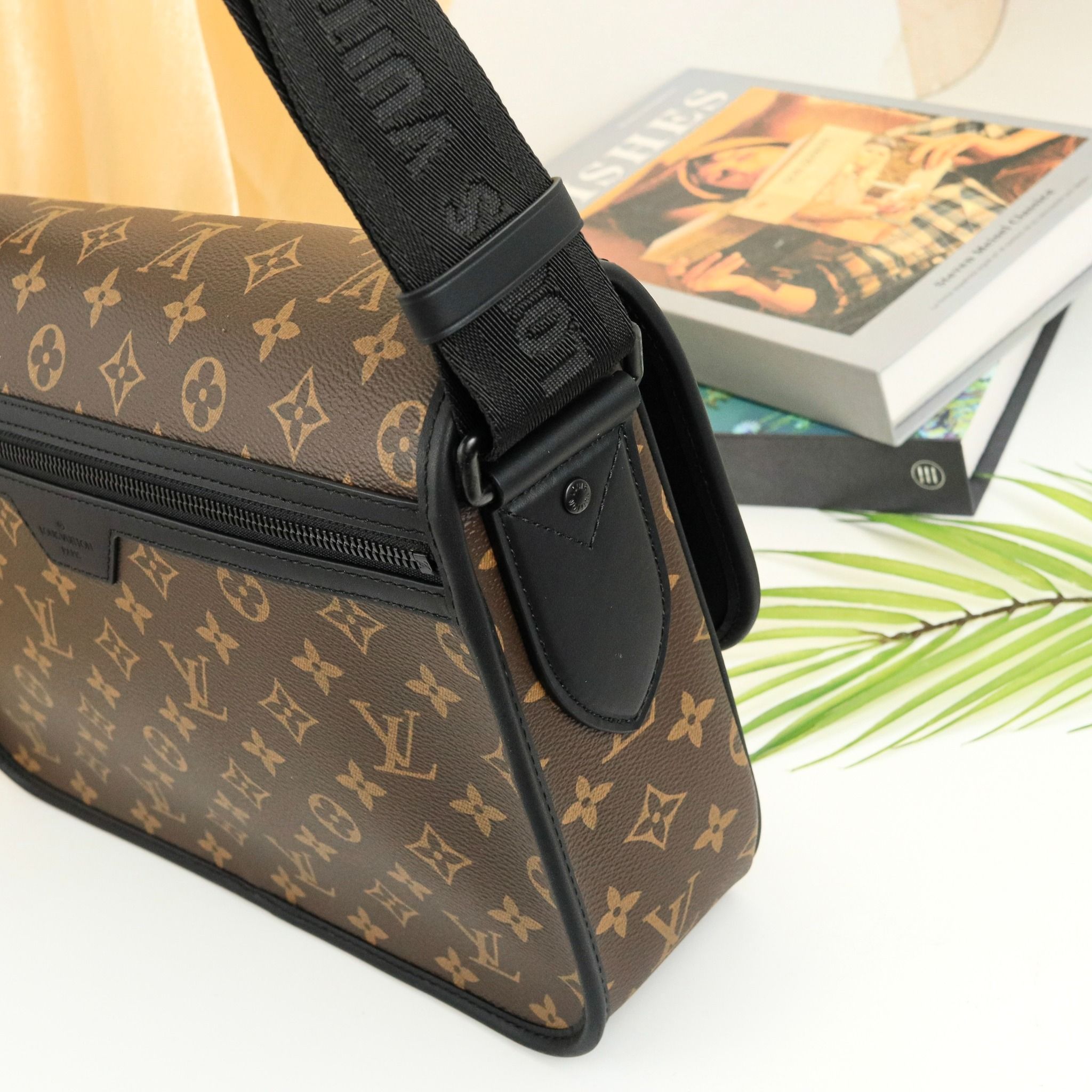 Túi Xách - Túi Đeo Chéo Louis Vuitton - Nam - TXTT236