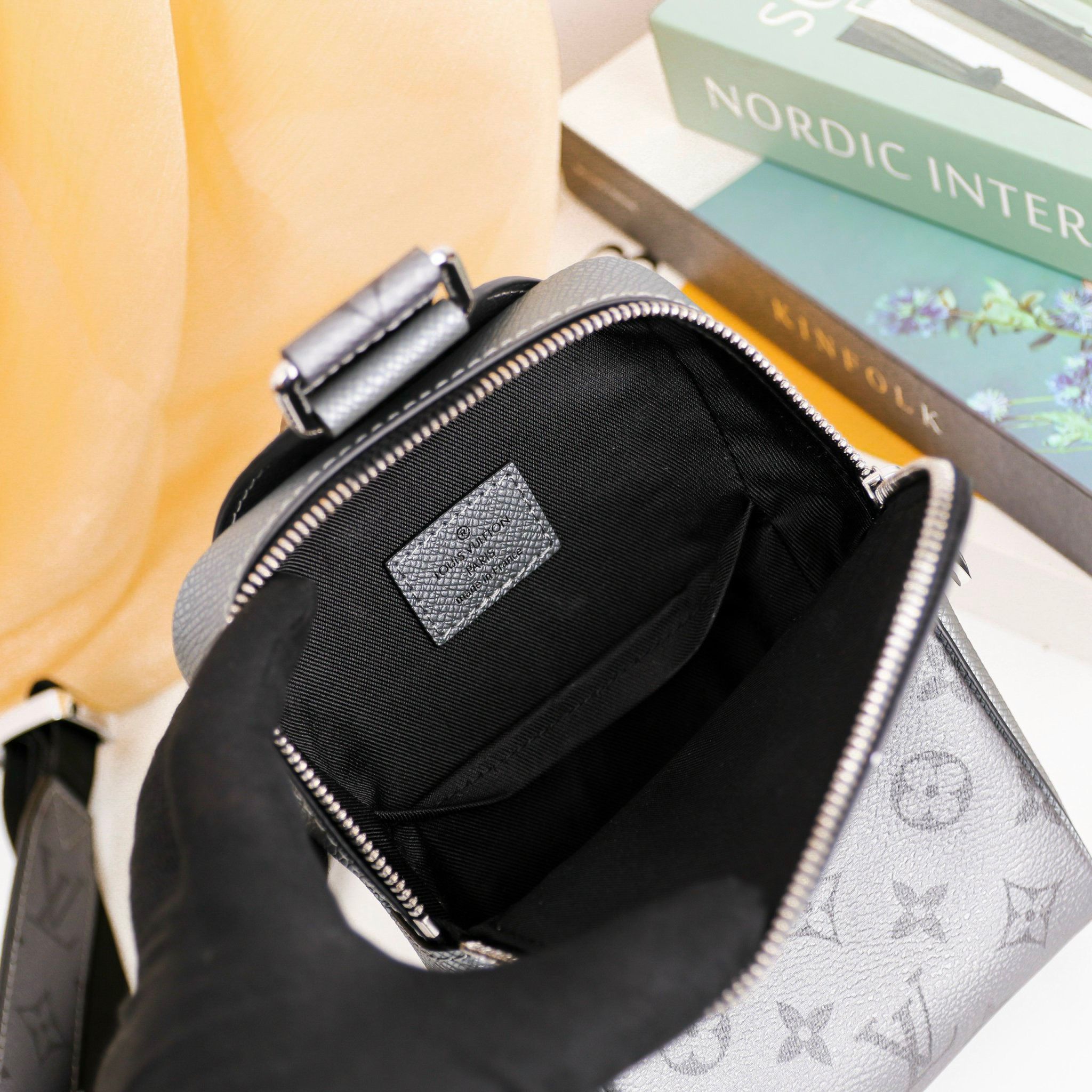 Túi Xách - Túi Đeo Chéo Louis Vuitton - Nam - TXTT217
