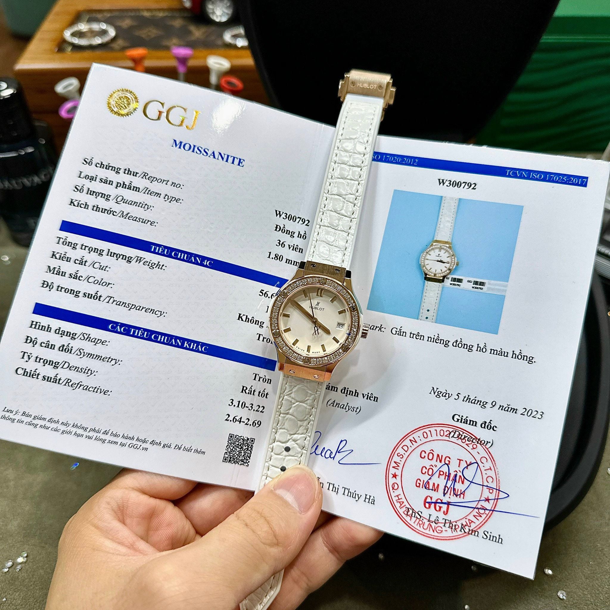 HUBLOT CLASSIC FUSION 33 MM - Đồng Hồ Hublot - Nữ - DHTT507