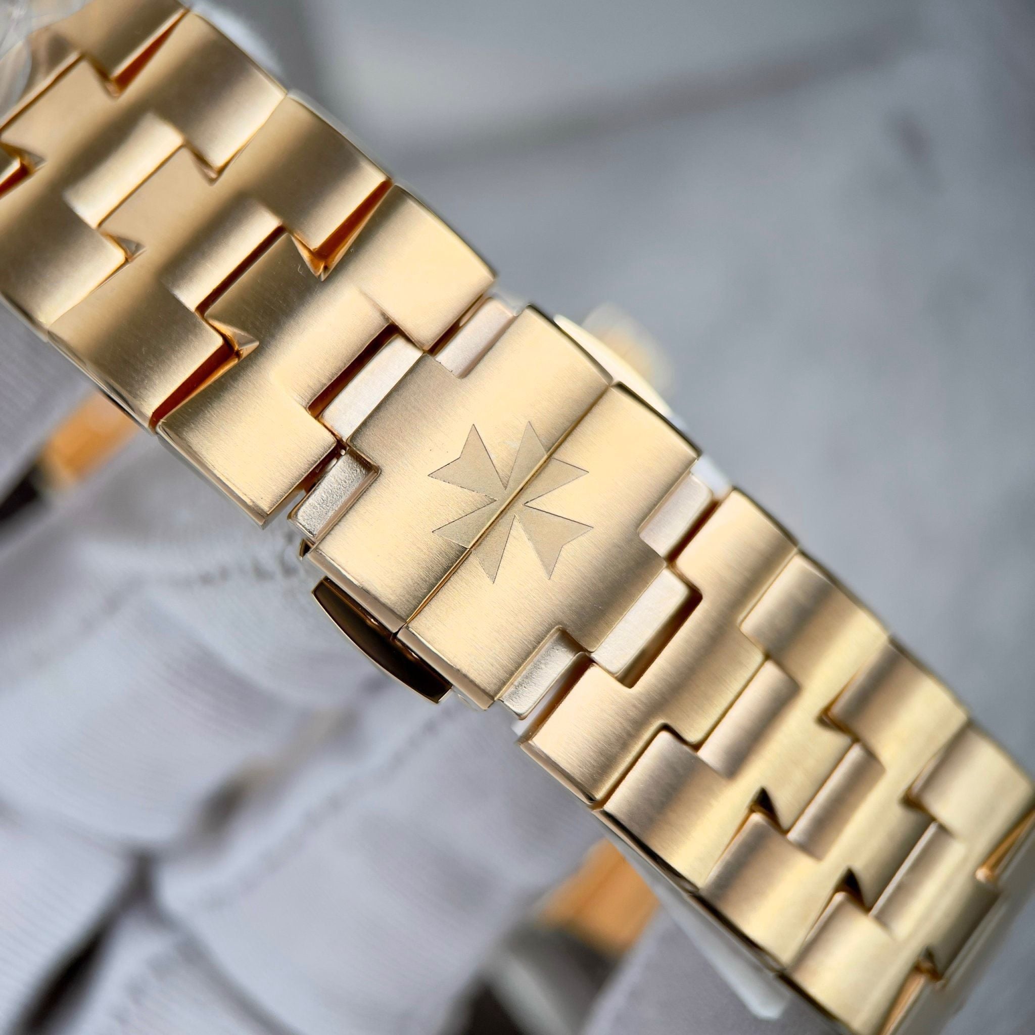 VACHERON CONSTANTIN OVERSEAS TOURBILLON 42 MM - Đồng Hồ Vacheron Constantin - Nam - DHNTT1345