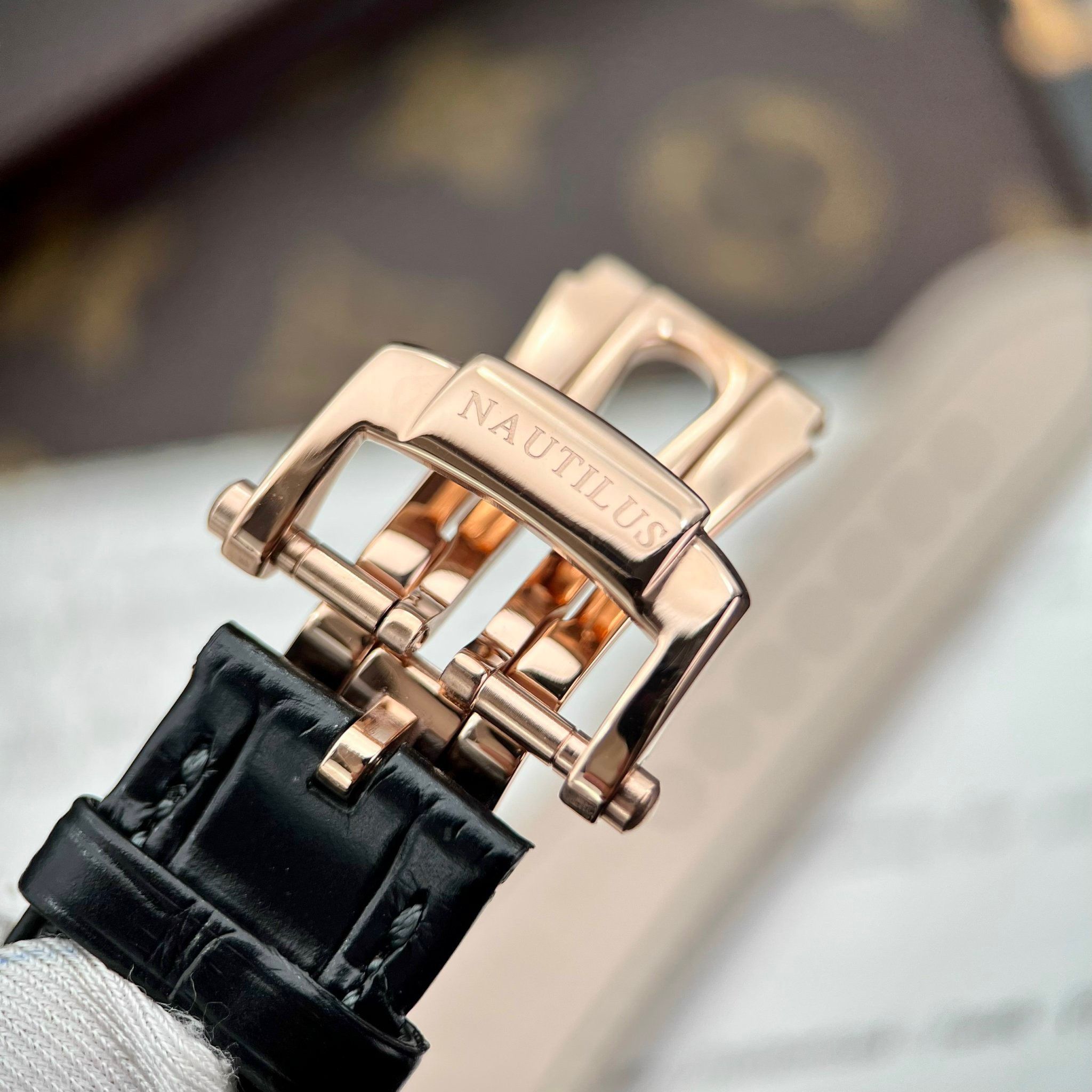 PATEK PHILIPPE NAUTILUS 40 MM - Đồng Hồ Patek Philippe - Nam - DHNTT1541