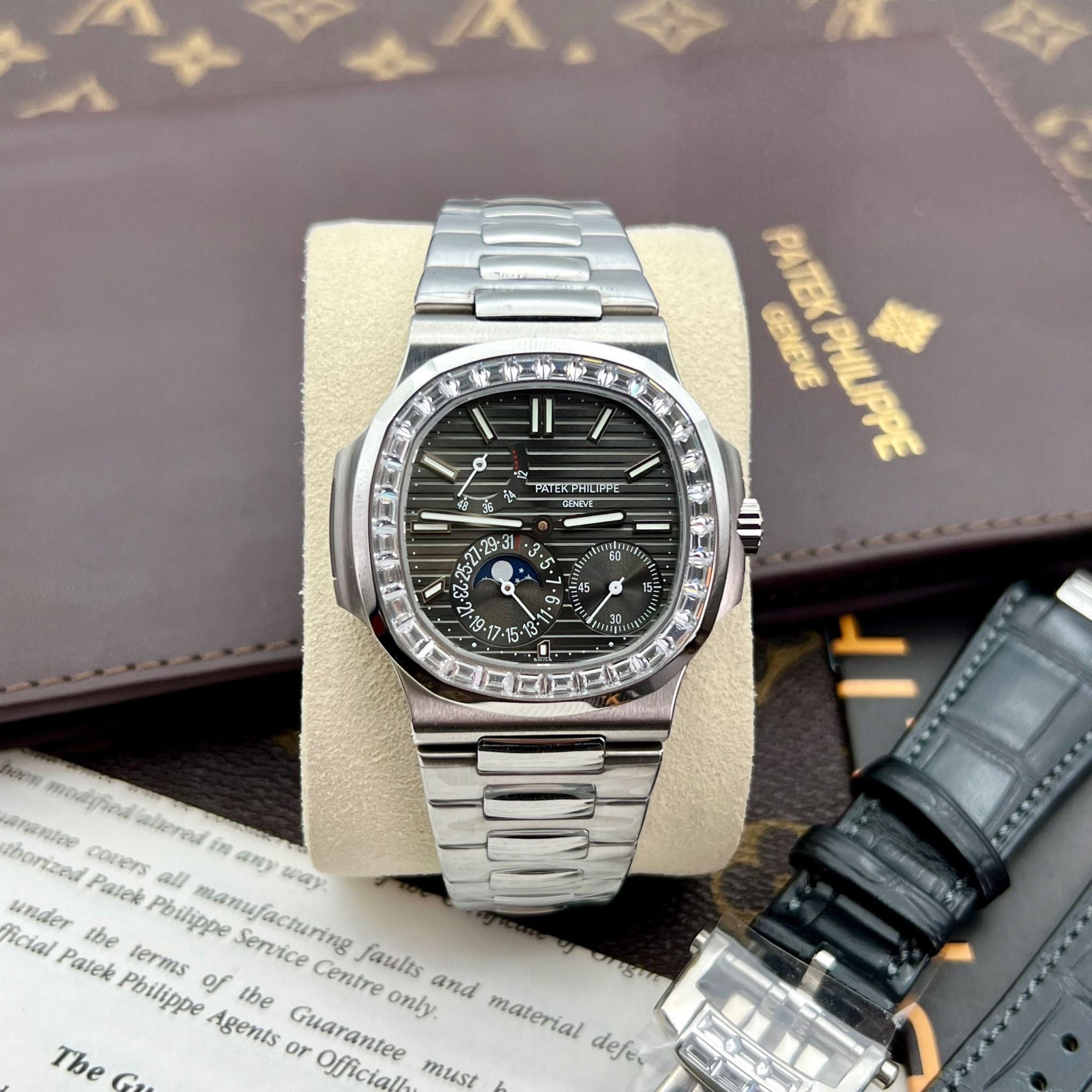 PATEK PHILIPPE NAUTILUS 40 MM - Đồng Hồ Patek Philippe - Nam - DHNTT1585