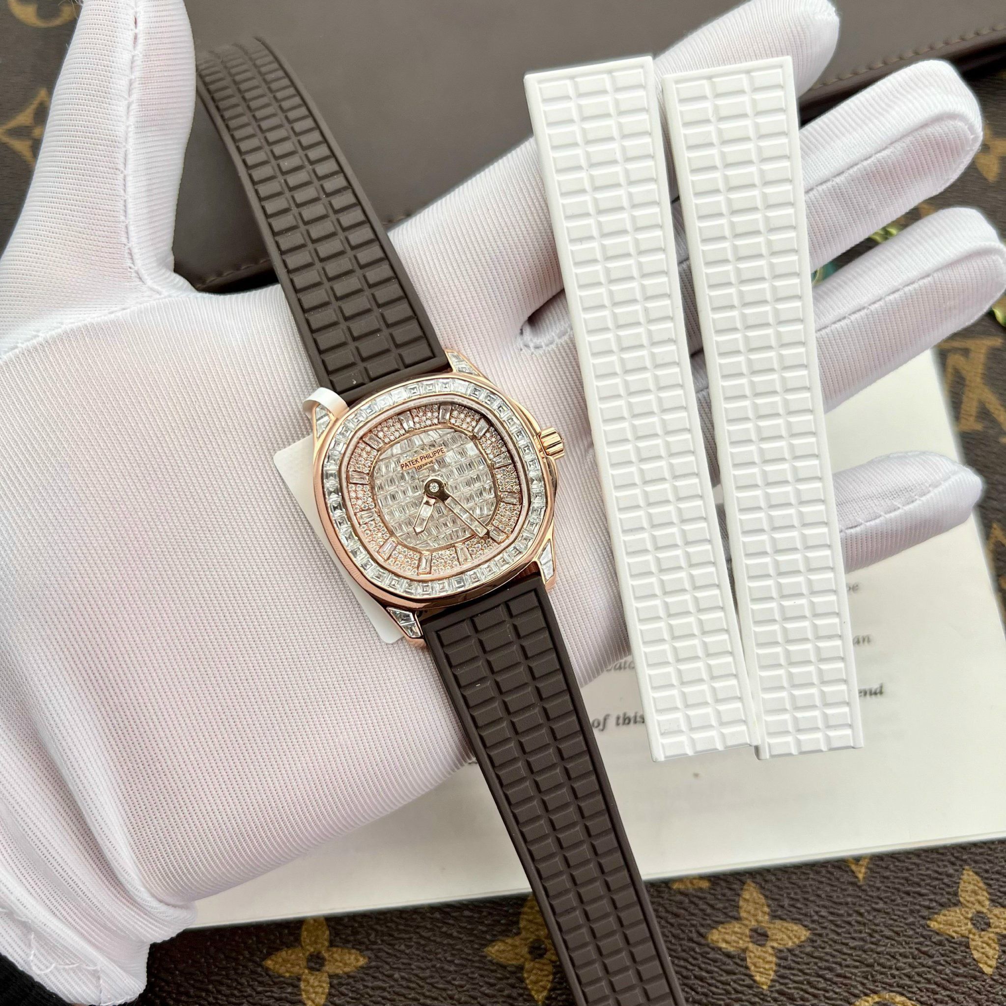 PATEK PHILIPPE AQUANAUT 39 MM - Đồng Hồ Patek Philippe - Nữ - DHTT534