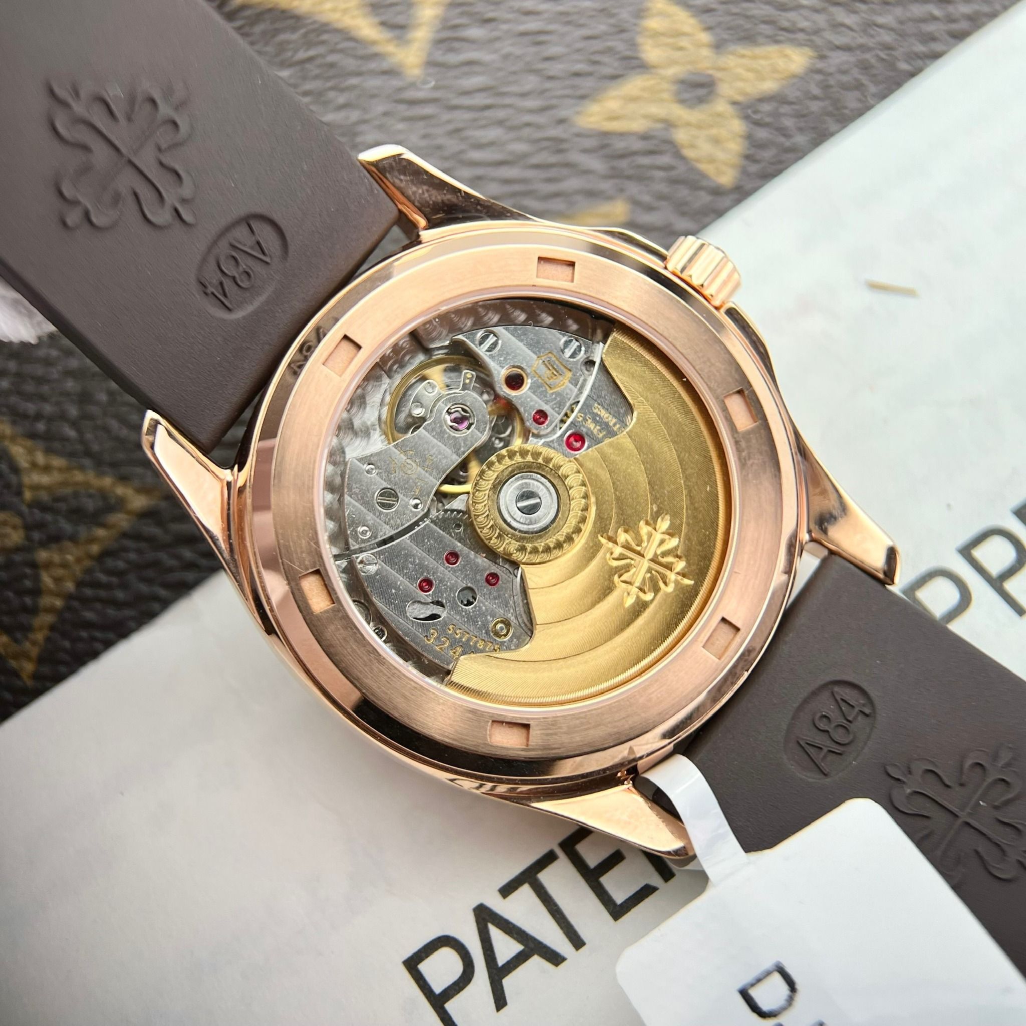 PATEK PHILIPPE AQUANAUT 39 MM - Đồng Hồ Patek Philippe - Nữ - DHTT534