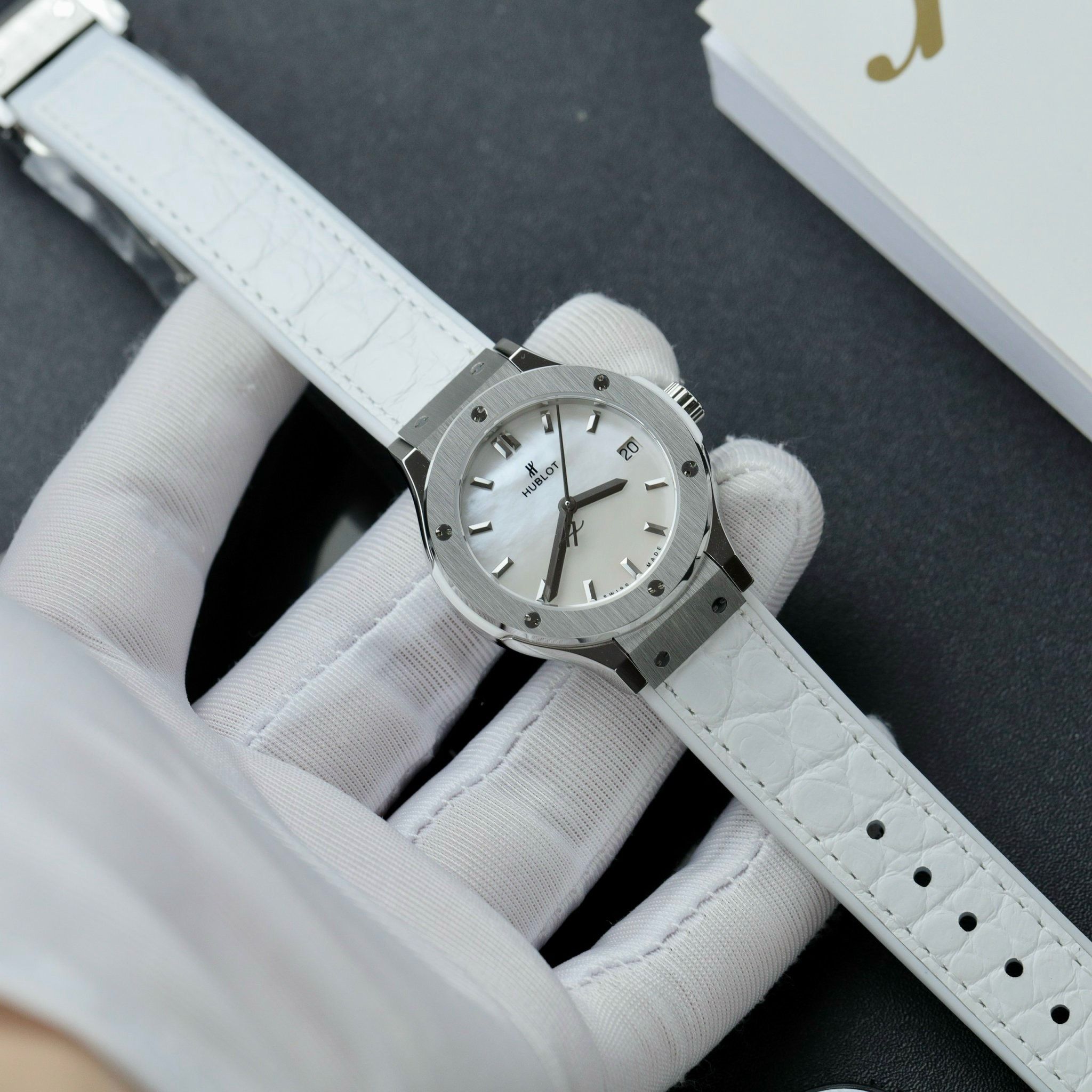 HUBLOT CLASSIC FUSION 33 MM - Đồng Hồ Hublot - Nữ - DHTT655