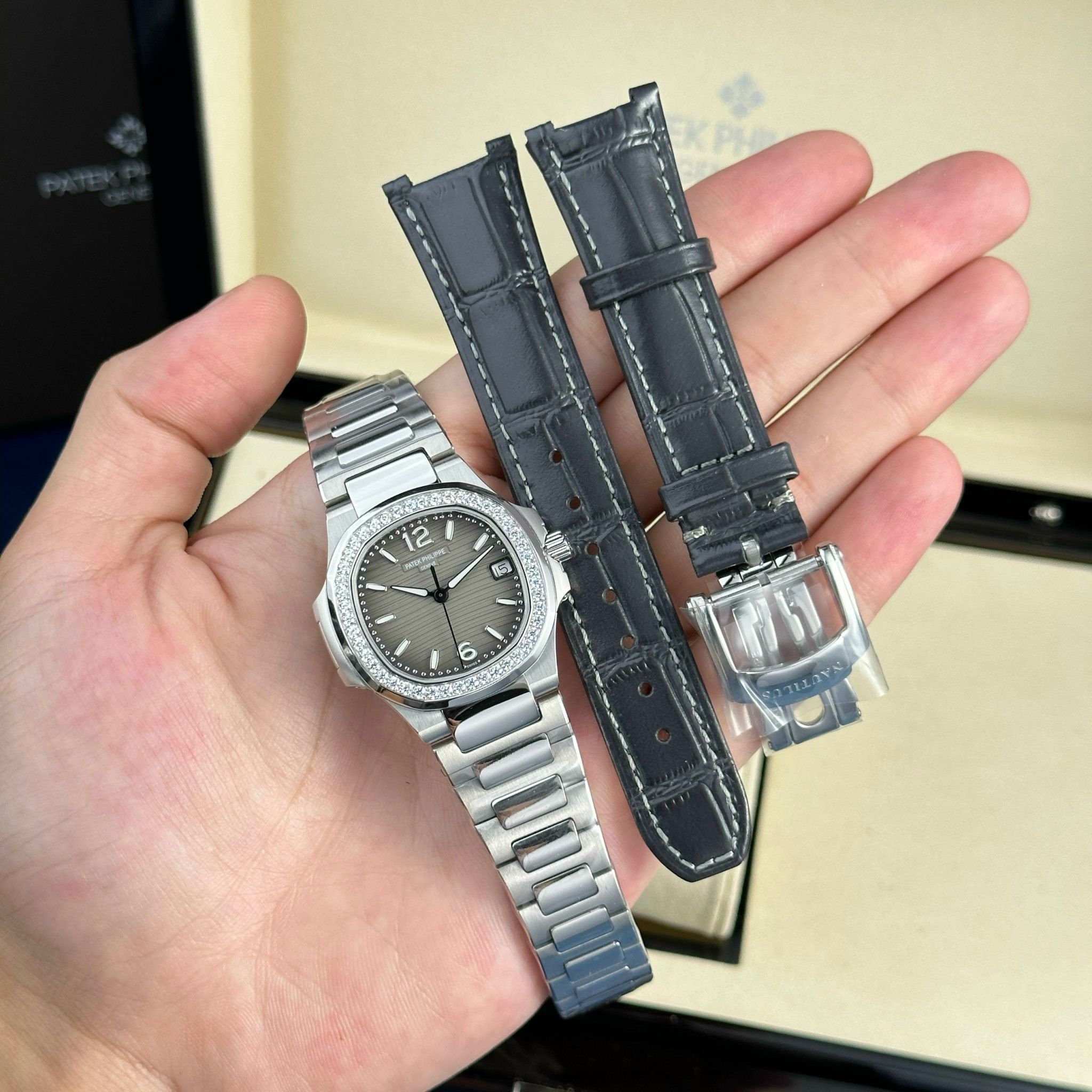 PATEK PHILIPPE NAUTILUS 32 MM - Đồng Hồ Patek Philippe - Nữ - DHTT572