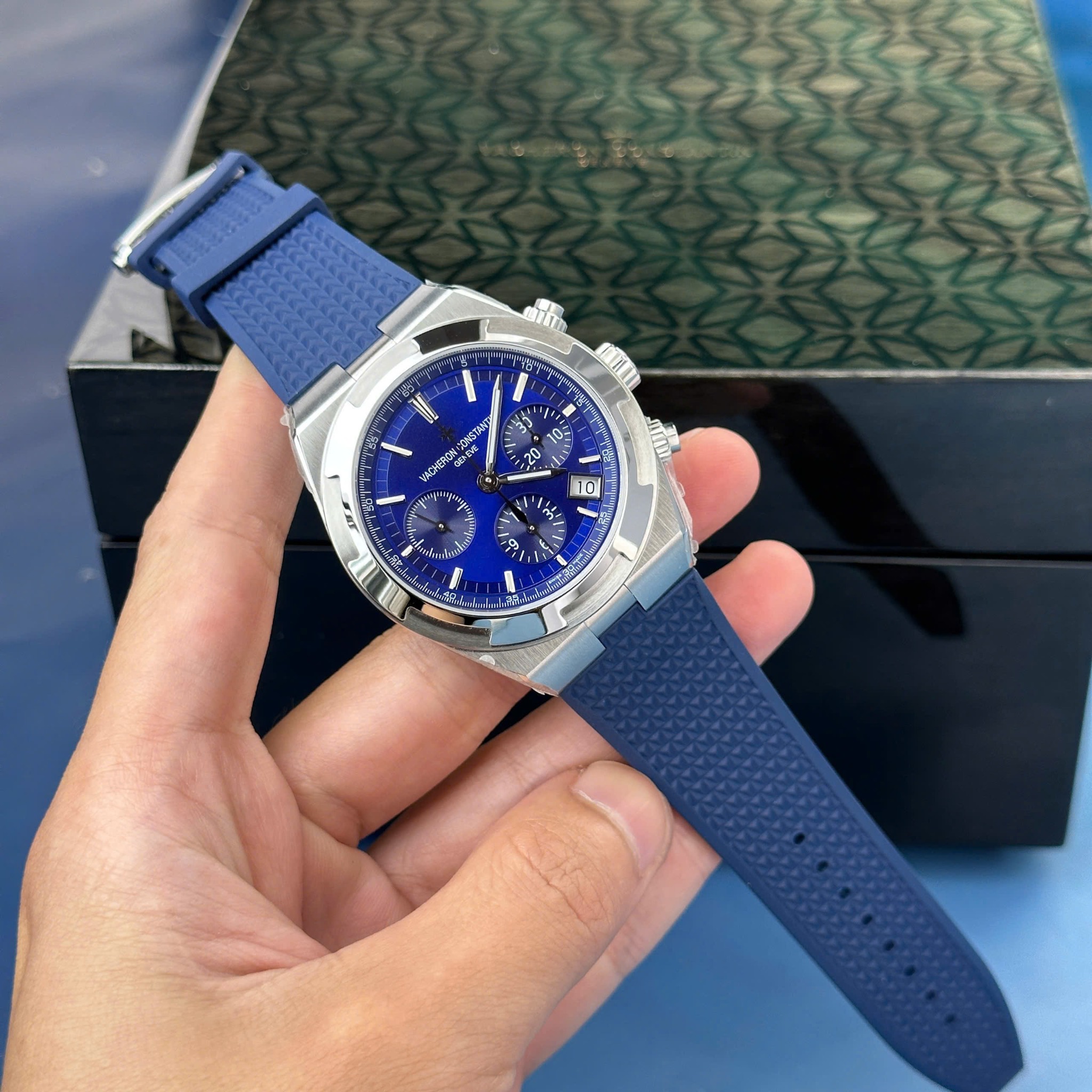 VACHERON CONSTANTIN OVERSEAS 42 MM - Đồng Hồ Vacheron Constantin - Nam - DHNTT1432