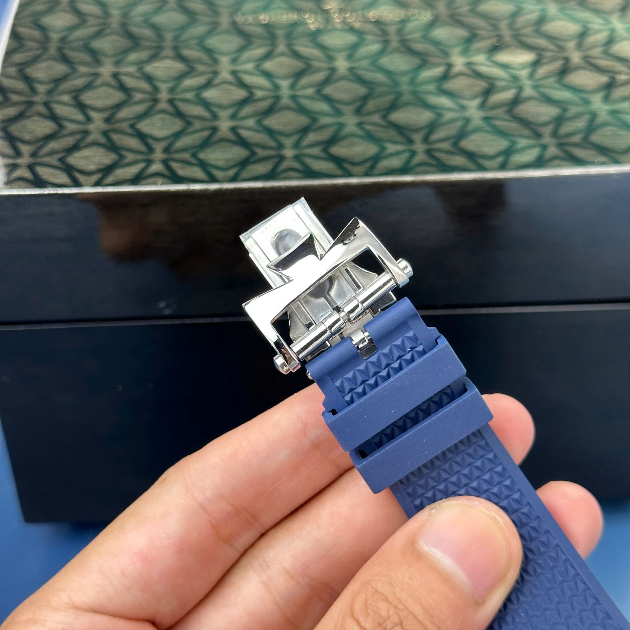 VACHERON CONSTANTIN OVERSEAS 42 MM - Đồng Hồ Vacheron Constantin - Nam - DHNTT1432