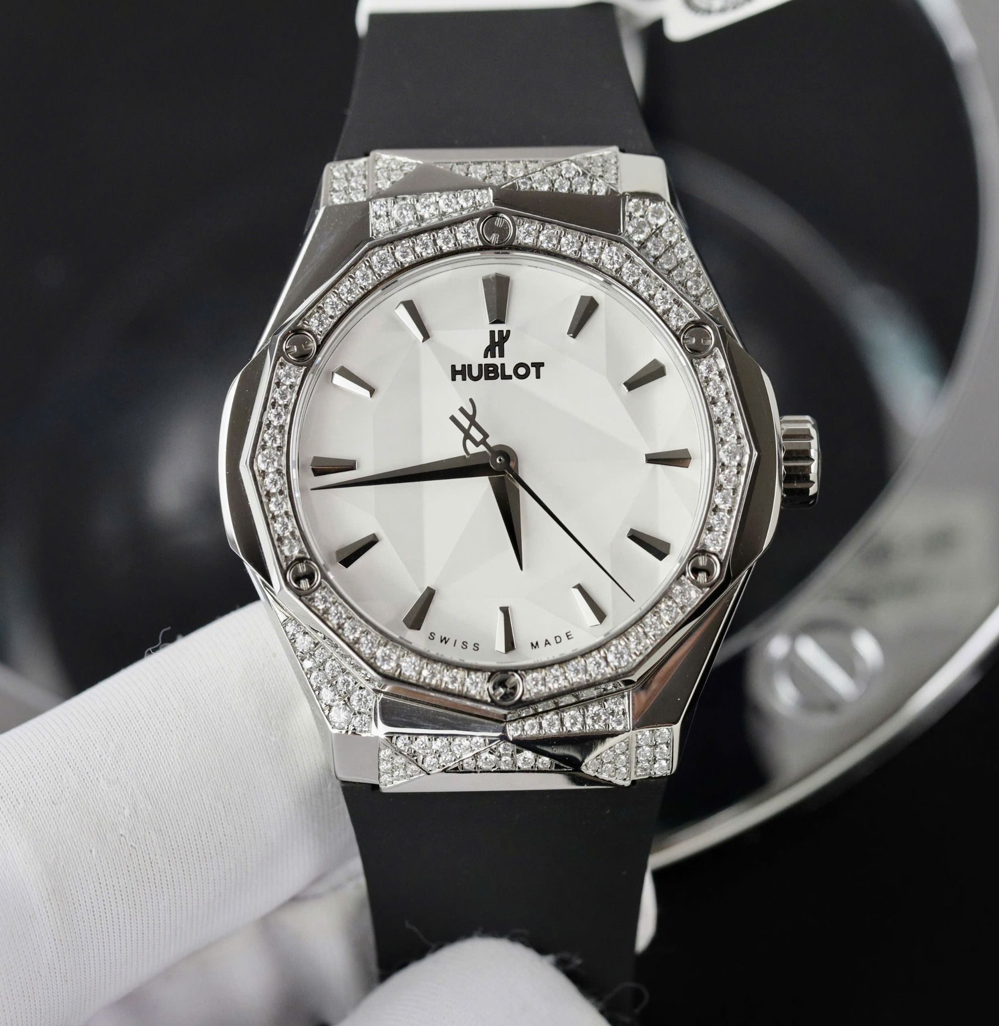 HUBLOT CLASSIC FUSION ORLINSKI 40 MM - Đồng Hồ Hublot - Nữ - DHTT116