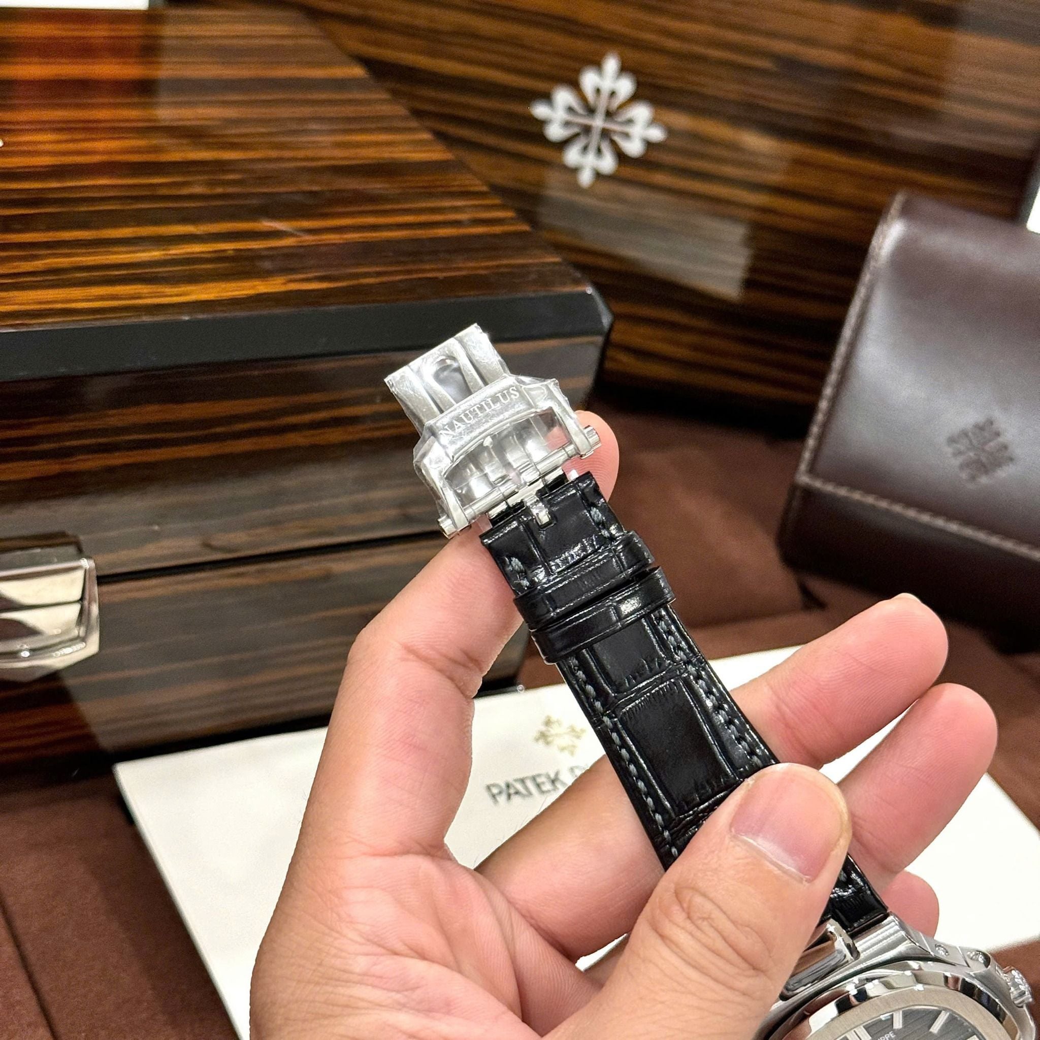 PATEK PHILIPPE NAUTILUS 40 MM - Đồng Hồ Patek Philippe - Nam - DHNTT557