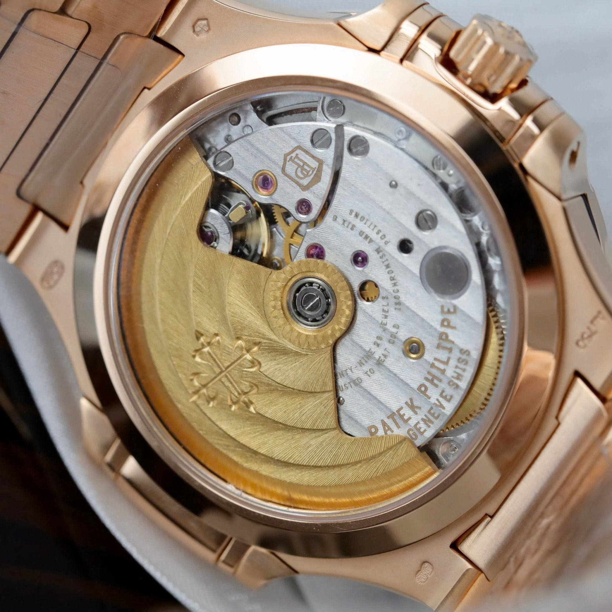 PATEK PHILIPPE NAUTILUS 35 MM - Đồng Hồ Patek Philippe - Nữ - DHTT163