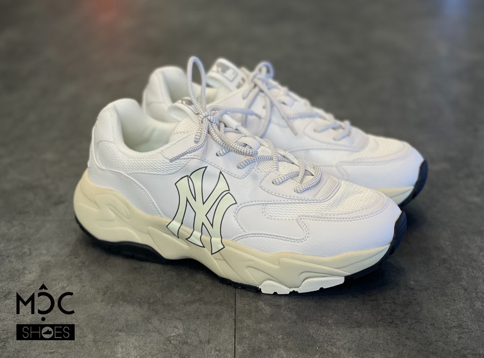  0294 - HÀNG CHÍNH HÃNG - GIÀY SNEAKER MLB CHUNKY LITE -  New York Đế Ngà màu White - Code: 3ASHC3S1N (9) 