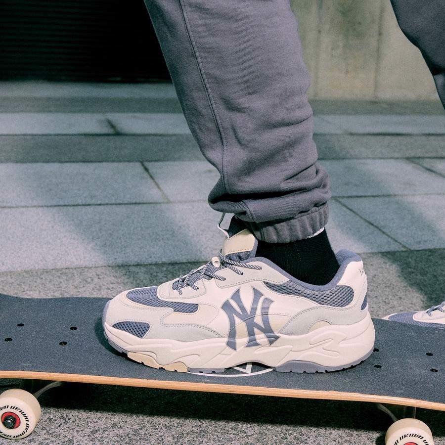  0292 - HÀNG CHÍNH HÃNG - GIÀY SNEAKER MLB CHUNKY LITE -  New York màu Grey - Code: 3ASHC3S1N-50CGS (7) 