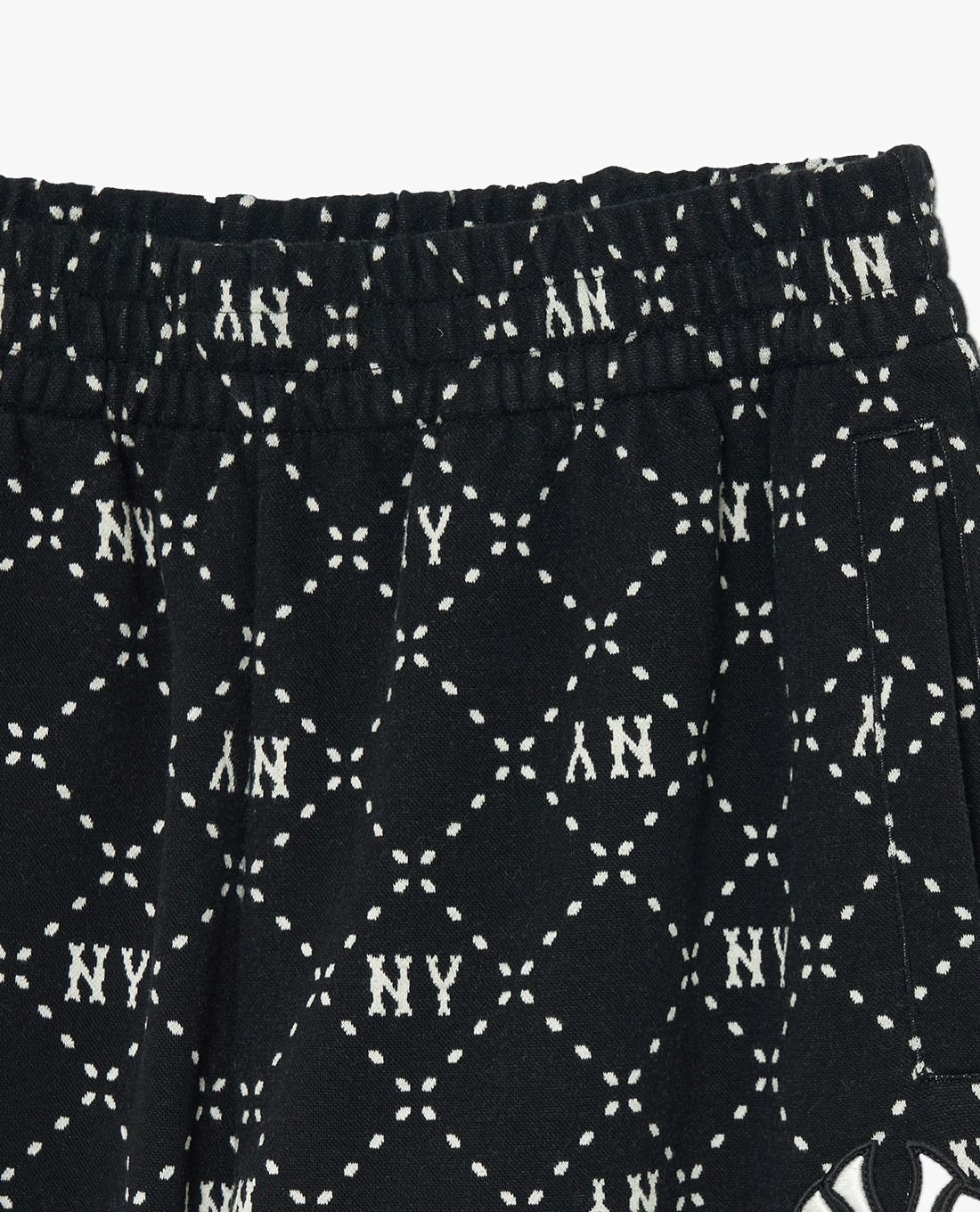  1653 - HÀNG CHÍNH HÃNG - QUẦN JOGGER UNISEX LƯNG THUN DIAMOND MONOGRAM JACQUARD 