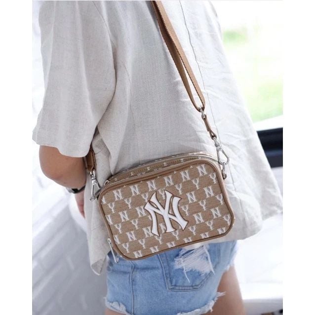  0430 - HÀNG CHÍNH HÃNG - TÚI MLB ĐEO CHÉO Monogram (Mini) Cross Bag New York Yankees *Beige* - Code: 32BGDM111-50B 