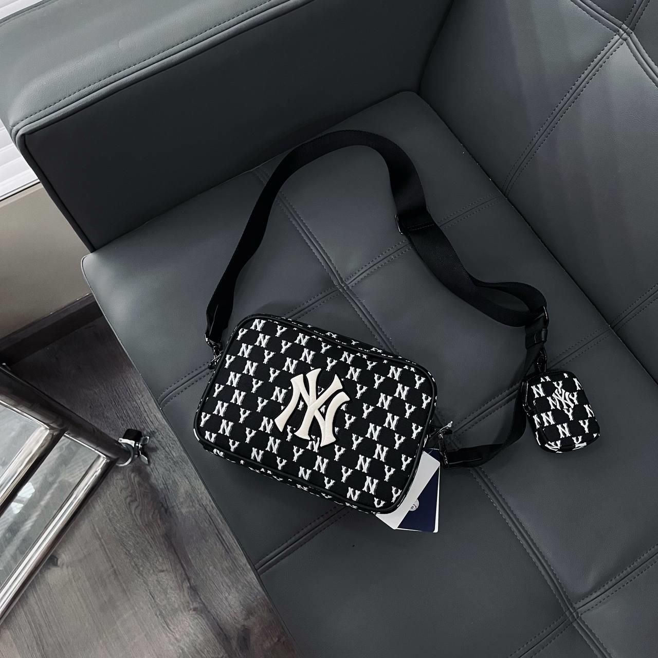  0432 - HÀNG CHÍNH HÃNG - TÚI MLB ĐEO CHÉO Monogram (LỚN) Cross Bag New York Yankees *BLACK* - Code: 3ACRM012N-50BKS 
