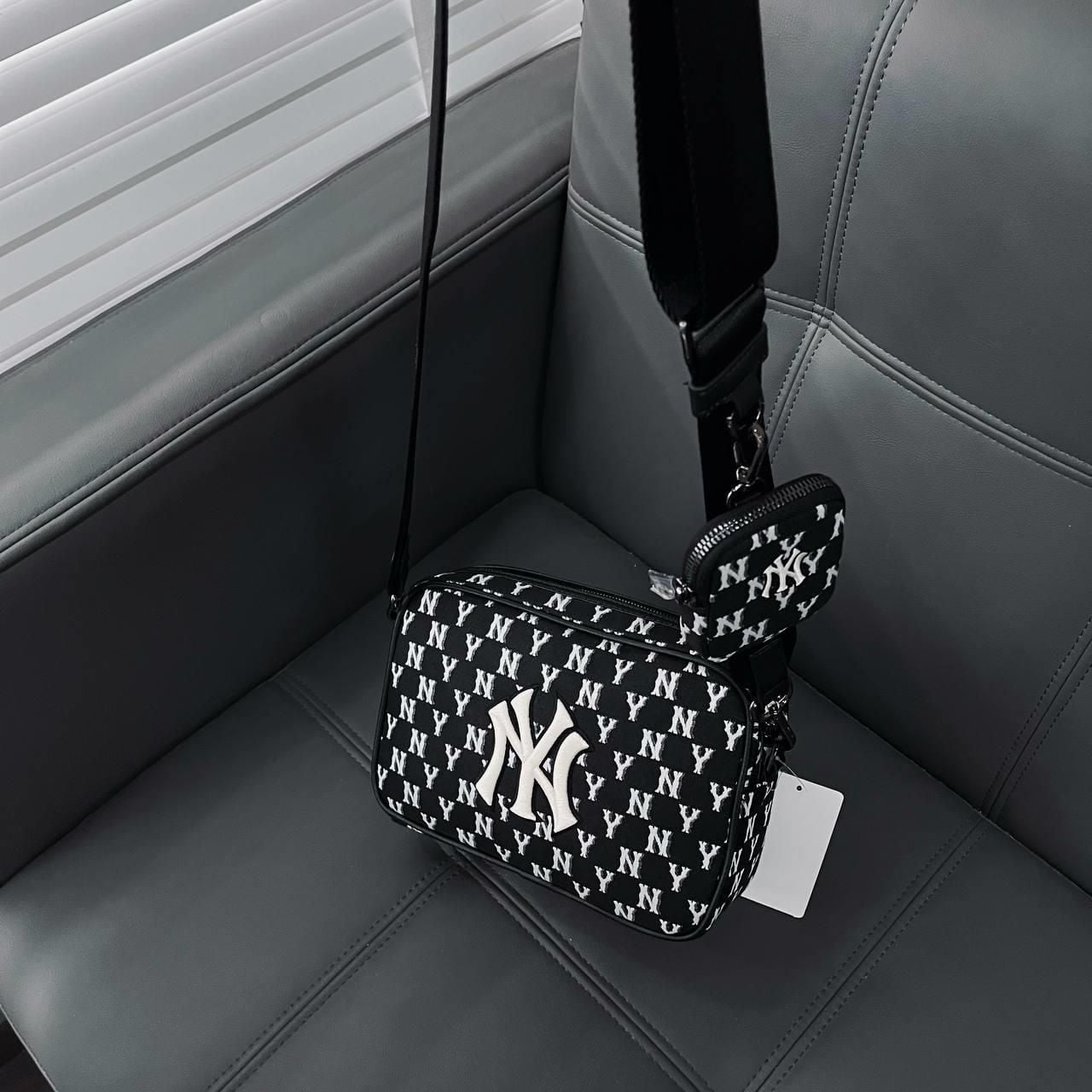  0432 - HÀNG CHÍNH HÃNG - TÚI MLB ĐEO CHÉO Monogram (LỚN) Cross Bag New York Yankees *BLACK* - Code: 3ACRM012N-50BKS 