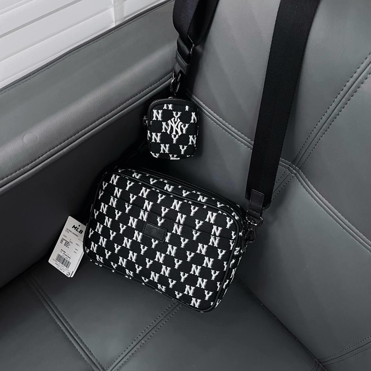  0432 - HÀNG CHÍNH HÃNG - TÚI MLB ĐEO CHÉO Monogram (LỚN) Cross Bag New York Yankees *BLACK* - Code: 3ACRM012N-50BKS 